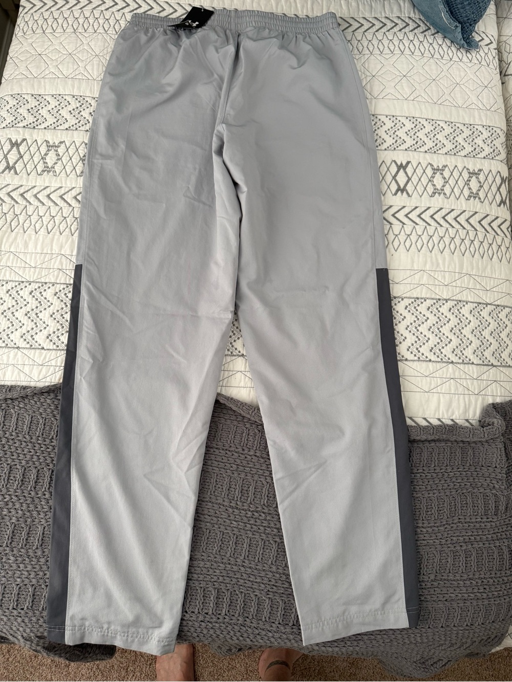 Under Armour Men’s Light Gray Joggers with Dark Gray Side Panel large - Picture 2 of 4